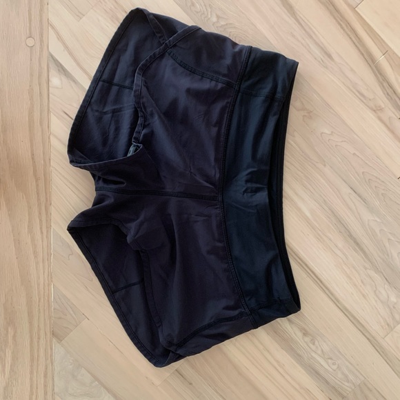 Lululemon fast and free black shorts size 4 - Picture 4 of 4